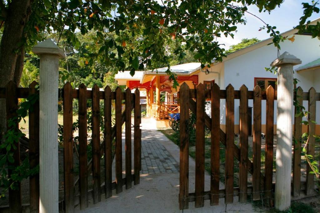 Jms Ventures Guesthouse - Private Pool Đảo Đảo La Digue Ngoại thất bức ảnh